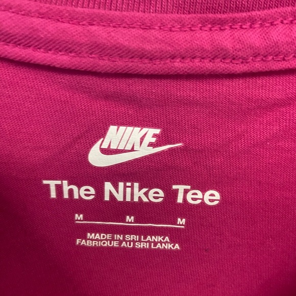 Nike Tee Womens size Medium - Picture 3 of 3